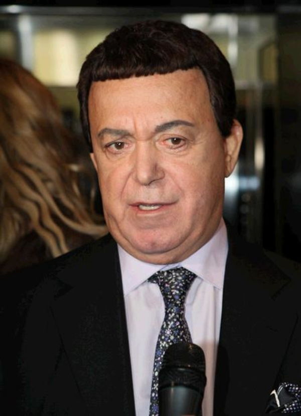 Кобзон прислал в Донецк три грузовика новогодних подарков