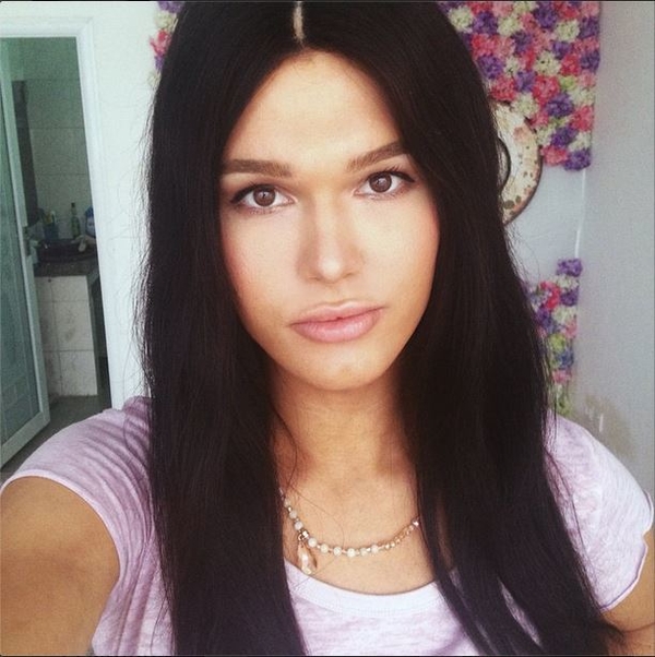 Борис Апрель показал фото после смены пола