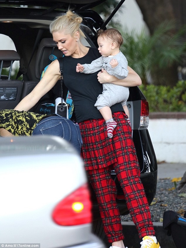 Гвен Стефани сходила за покупками с 11-месячным сыном