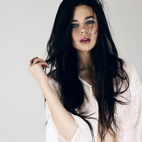 Алина Гросу показала фото без макияжа