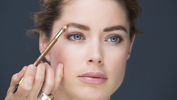 Как подчеркнуть брови при помощи макияжа