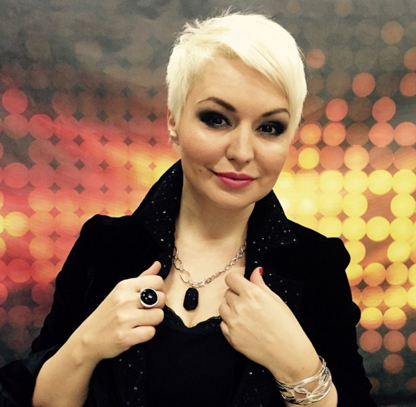 Катя Лель рассказала поклонникам о семейных новогодних традициях