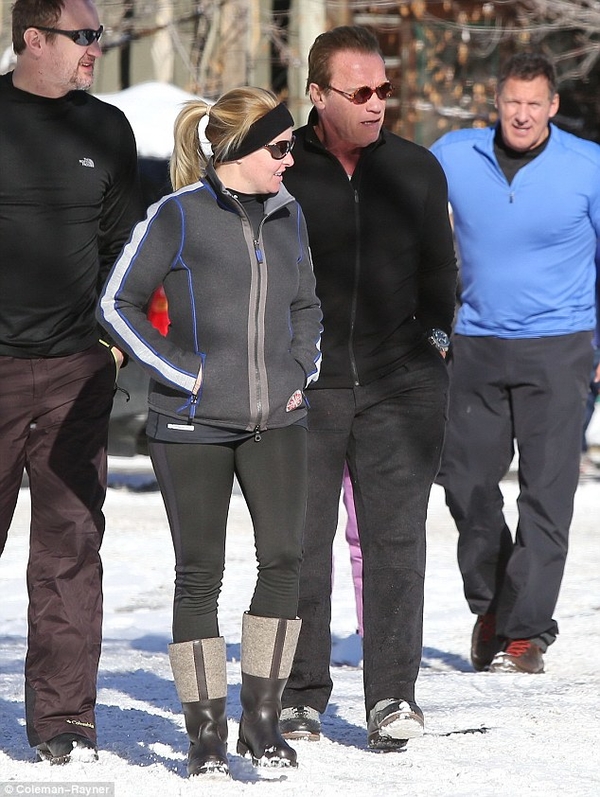 Арнольд Шварценеггер вышел на прогулку со своей возлюбленной