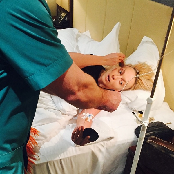 Оля Полякова испугала поклонников фотографией с капельницей