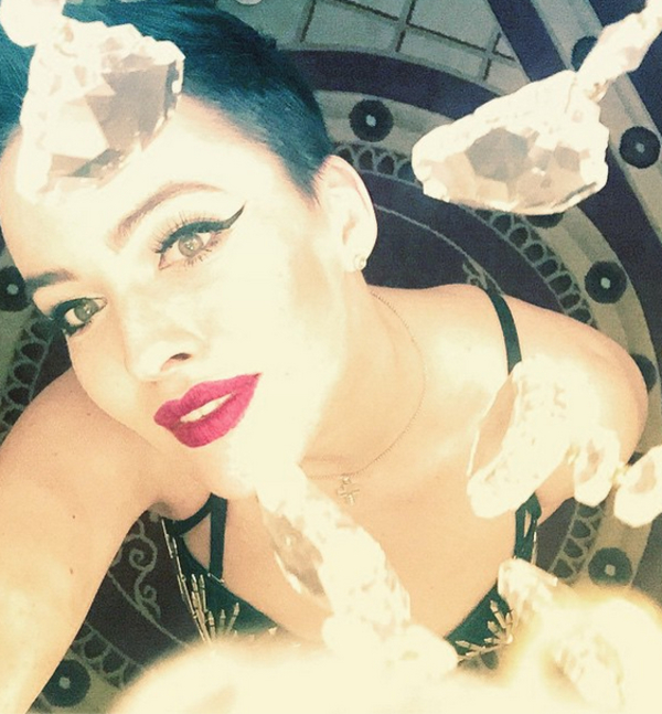 Даша Астафьева поздравила поклонников с Новым годом откровенным фото