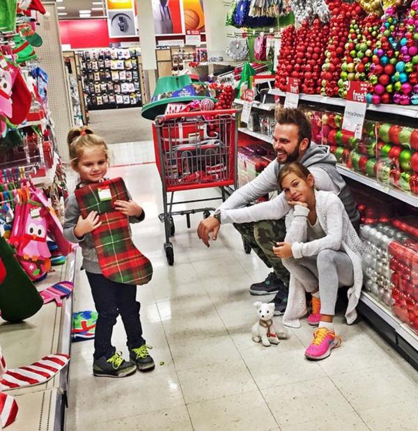 Экс-супруг Анны Седоковой удивил новогодним сюрпризом