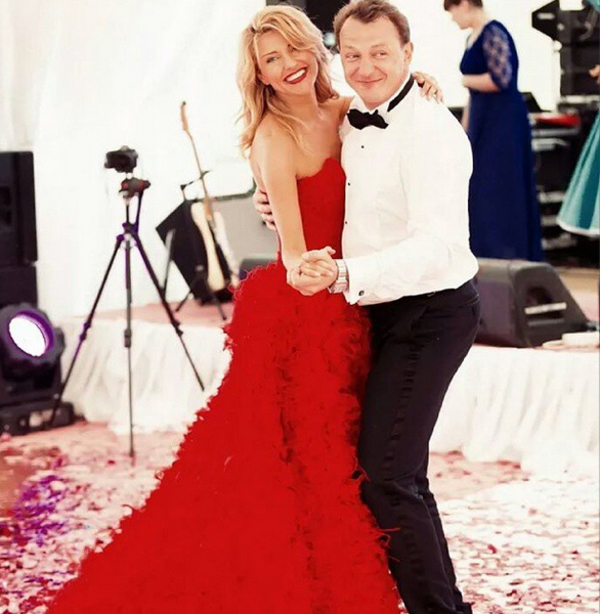 Марат Башаров публично извинился перед своей женой в прямом эфире