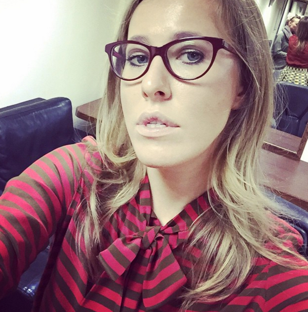 Ксении Собчак вручили стакан коки в аэропорту