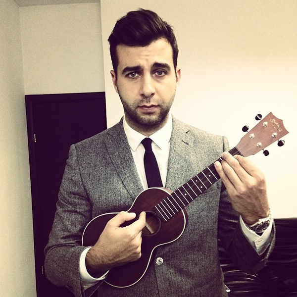 Иван Ургант спародировал Алсу в ее клипе