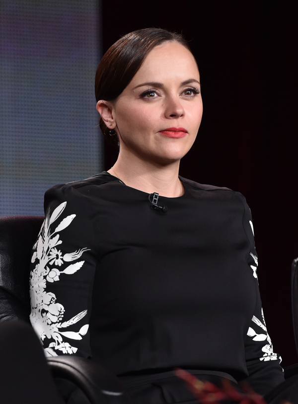 Звезда Семейки Адамсов Кристина Риччи впервые вышла в свет после родов