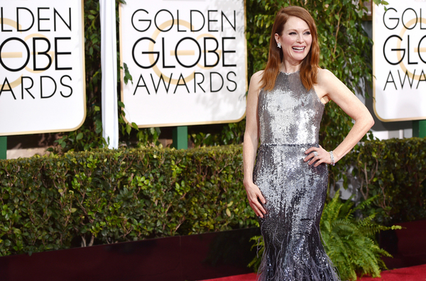 Золотой глобус 2015: 54-летняя Джулиана Мур блистала в смелом платье