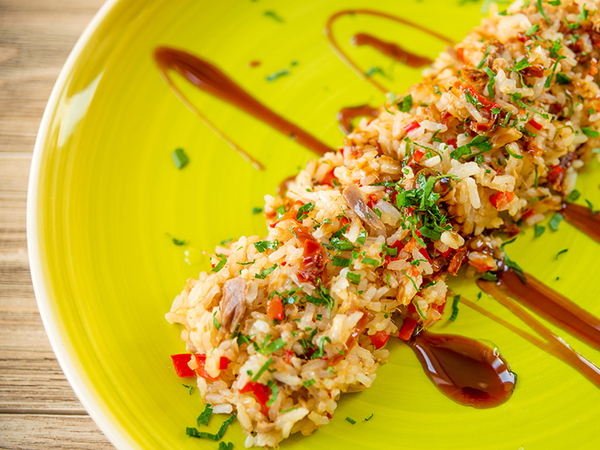 Как приготовить рис с тунцом (видео)