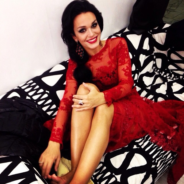 34-летняя певица Слава похвасталась стройной фигурой