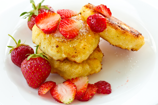 Сырники с клубникой: ТОП-5 рецептов