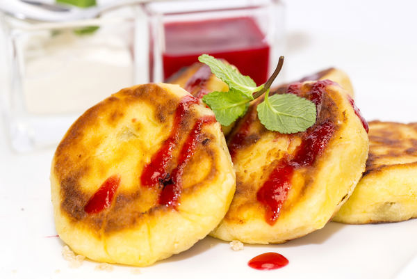 Сырники с клубникой: ТОП-5 рецептов