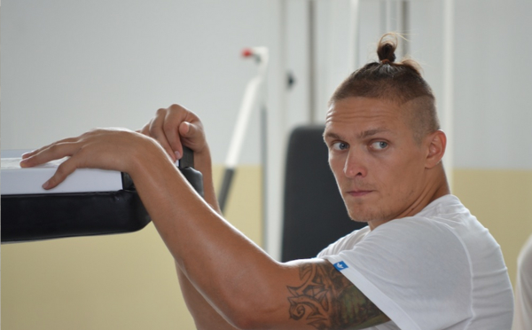 Украинский боксер Александр Усик в третий раз стал отцом