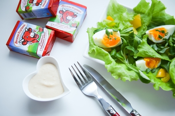 Новинка от Веселої Корівки: Пикантный сыр с прованскими травами