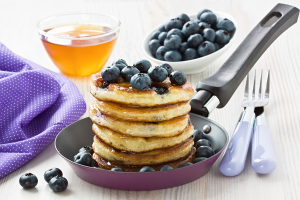 Оладьи с черникой: Три идеи для завтрака