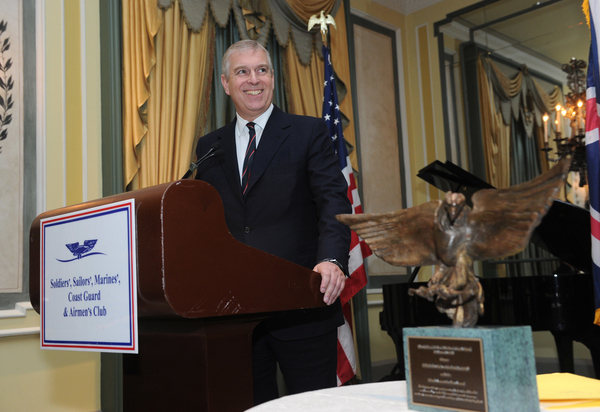 Герцога Йоркского обвиняют в связи с несовершеннолетней