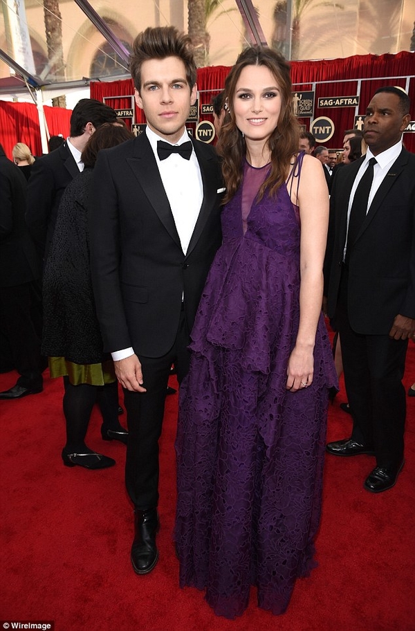 Беременная Кира Найтли умело скрыла свой животик