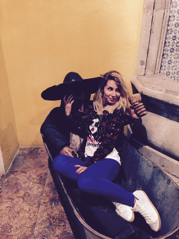 Мысли звезд о любви: LOBODA дарит подарки любимым без повода