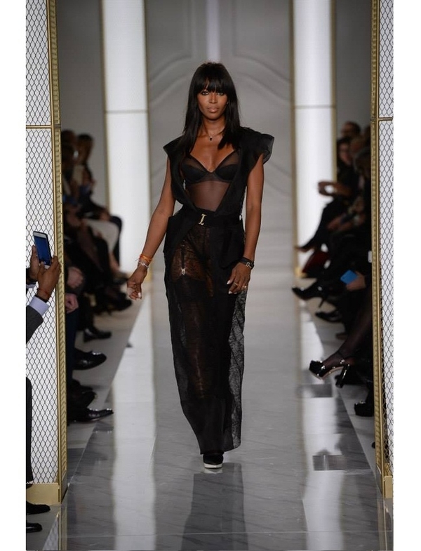 44-летняя Наоми Кэмпбелл прошлась по подиуму в белье от La Perla