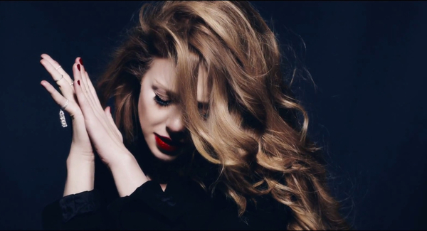 Красное и черное: Образ Тины Кароль в новом клипе Я все еще люблю