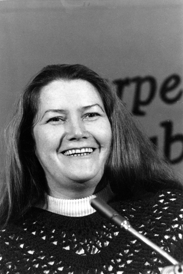 Умерла автор книги Поющие в терновнике Колин Маккалоу