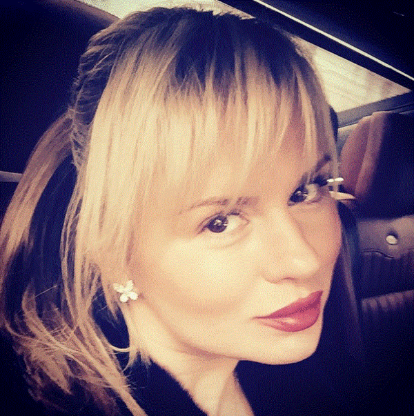 Анна Семенович похвасталась своим новым имиджем