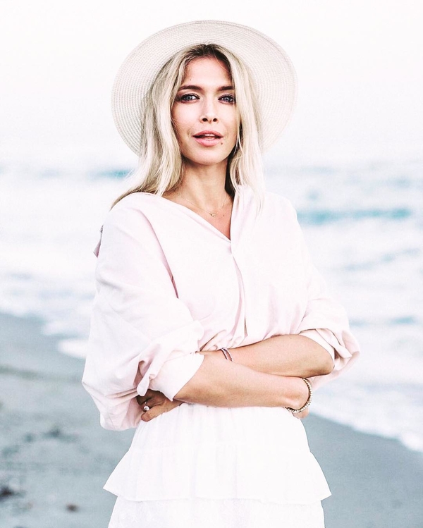 Именинница Вера Брежнева: лучшие beauty-образы звезды