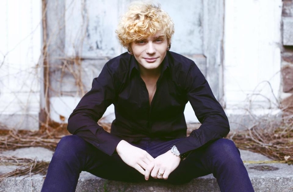 Кривошапко отмечает годовщину отношений с возлюбленной