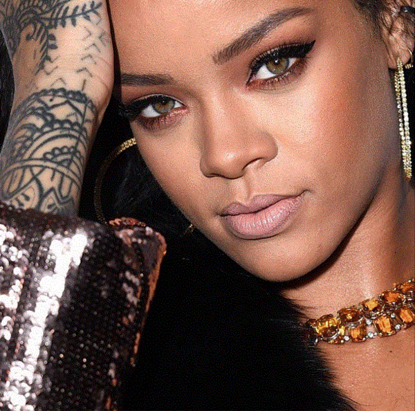 Рианна рассказала о фотосессии с акулами