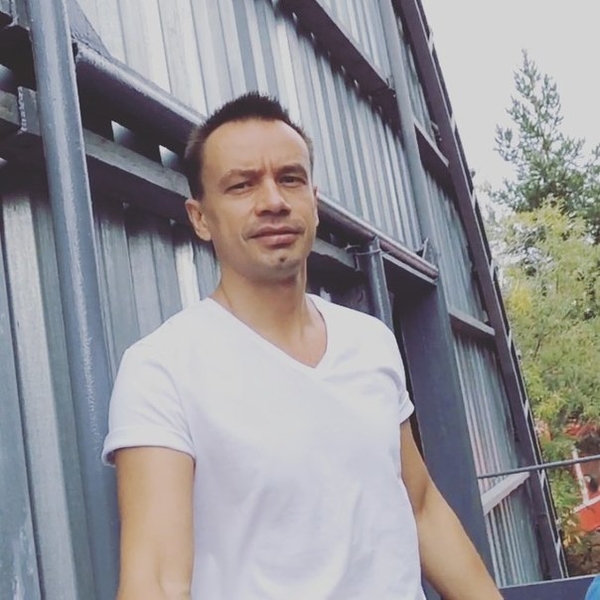 Солист группы Дискотека авария развелся с женой