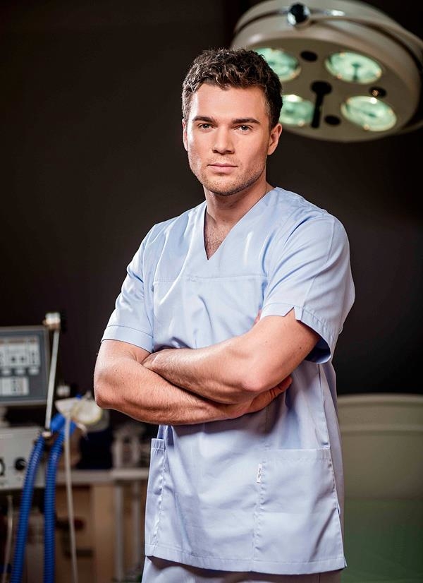 Холостяк прокомментировал неудачную пластику Умы Турман