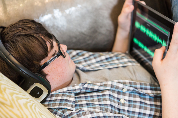 Ученые: Гаджеты отнимают у детей сон