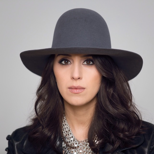 Джамала продает свои платья, чтобы помочь беженцам из АТО