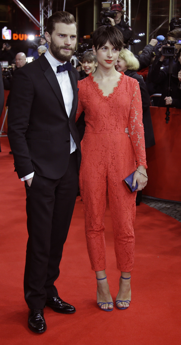 Дакота Джонсон показала декольте на премьере 50 оттенков серого