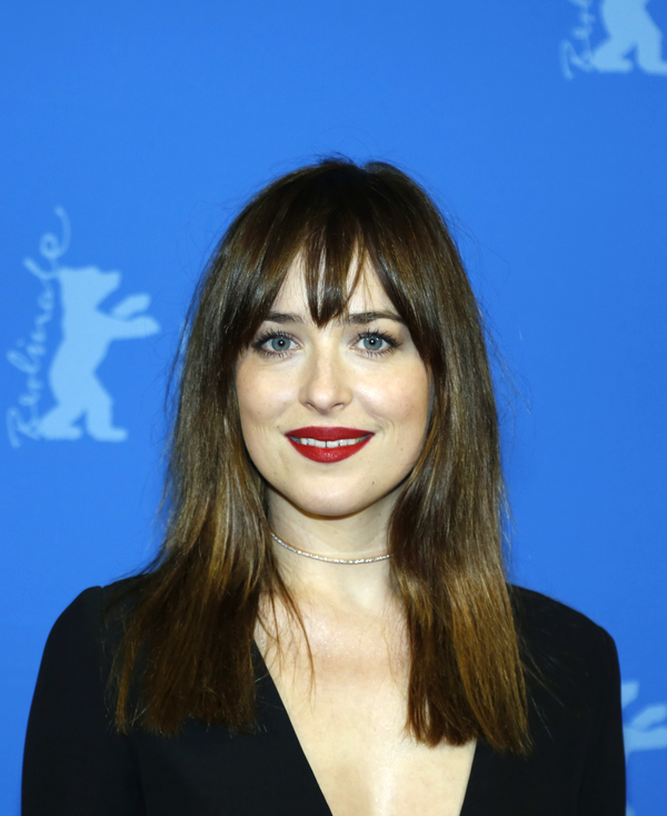 Дакота Джонсон показала декольте на премьере 50 оттенков серого