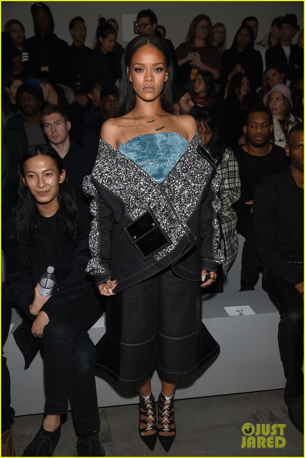 Неделя моды в Нью-Йорке: Рианна удивила неудачным нарядом