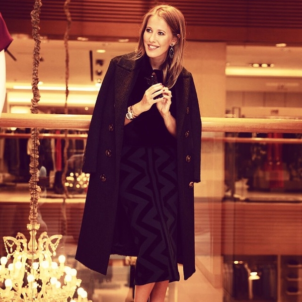 Ксения Собчак носит браслет с изображением лошади