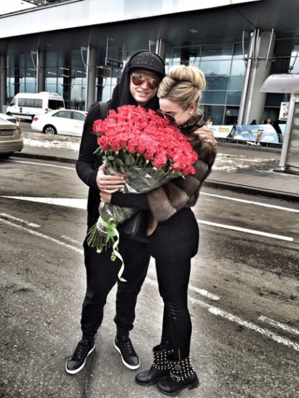 Звезды похвастались подарками в День святого Валентина