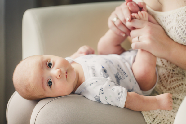 Бэби-йога: Занятия для малышей от шести месяцев