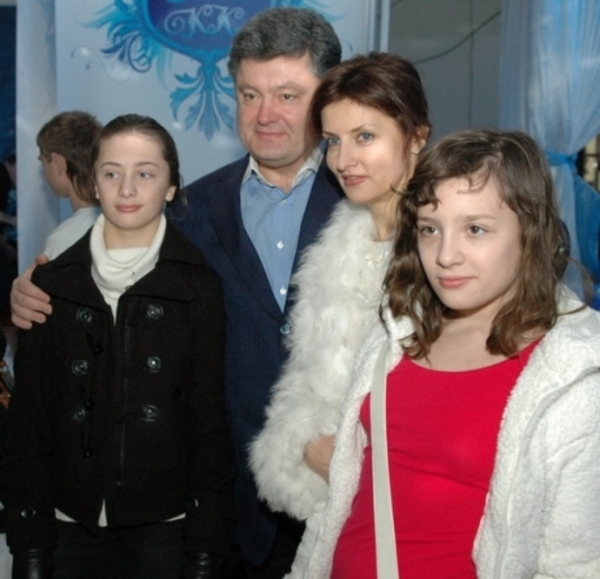 Дочери Порошенко стали звездами подиума в Англии