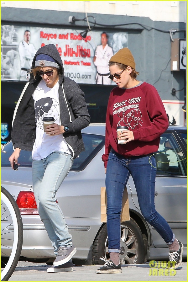 Кристен Стюарт наслаждается компанией своей девушки