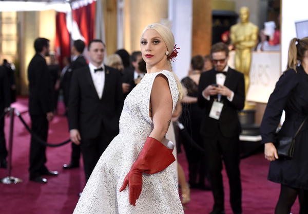 Модный конфуз: Неудачные образы Lady GaGa на премии Оскар