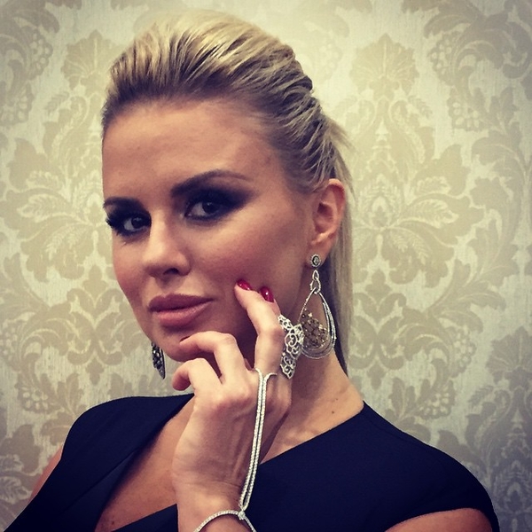 Анна Семенович рассталась со своим женихом