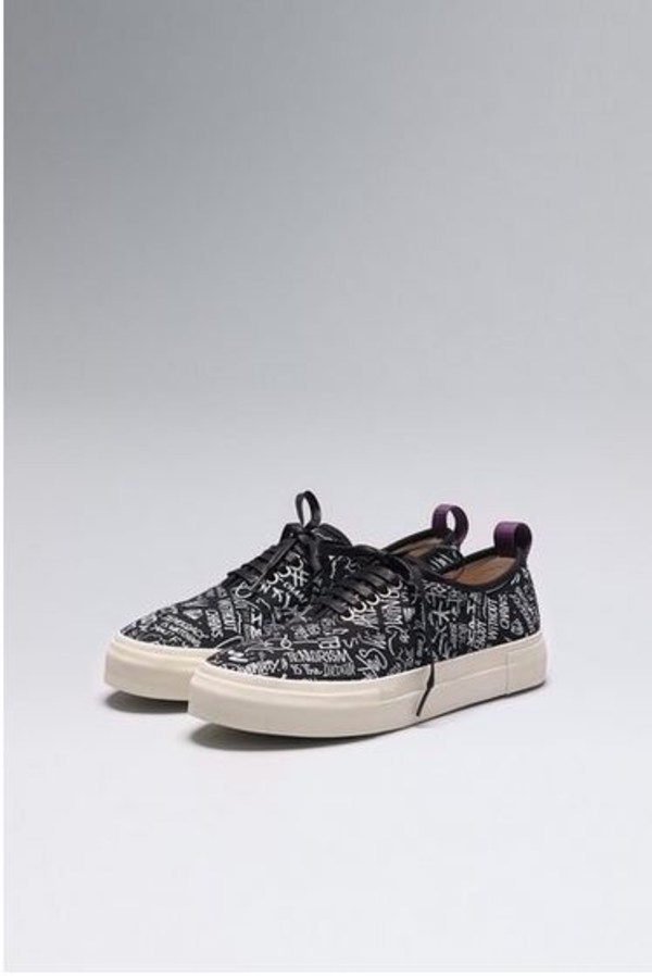 Воля або смерть: Киевский художник расписал кеды для Opening Ceremony