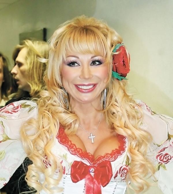 Маша Распутина похвасталсь своей стройной фигурой