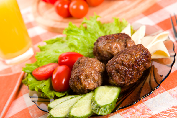 Как приготовить свиные котлеты (видео)