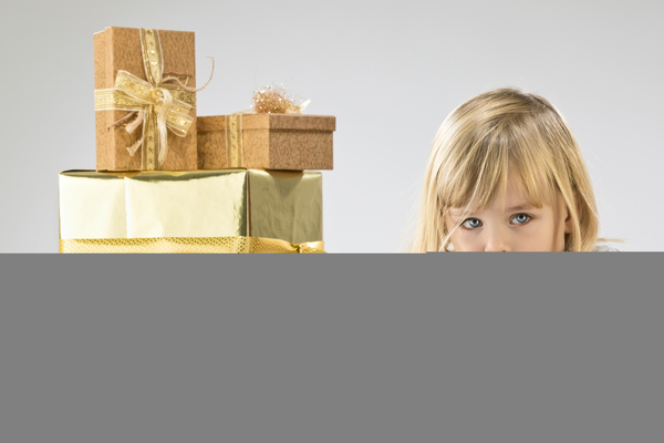 Что подарить девочке на 8 марта: ТОП-25 идей